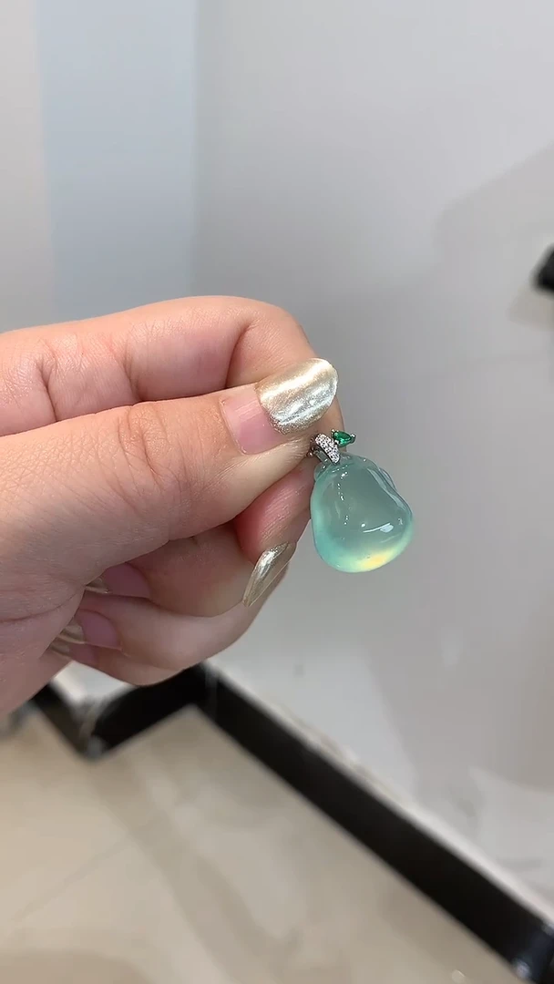 未镶嵌蛇纹石玉颈饰福瓜不带链子