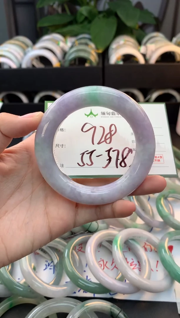 未镶嵌定制翡翠毛货需精细抛光+多人