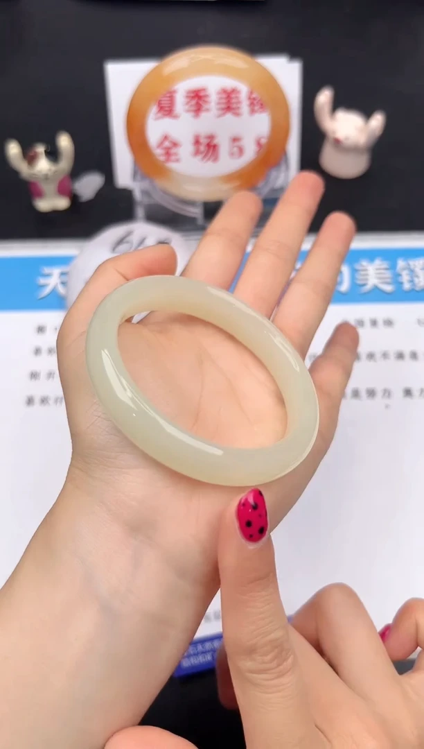 石英质玉手镯未镶嵌52