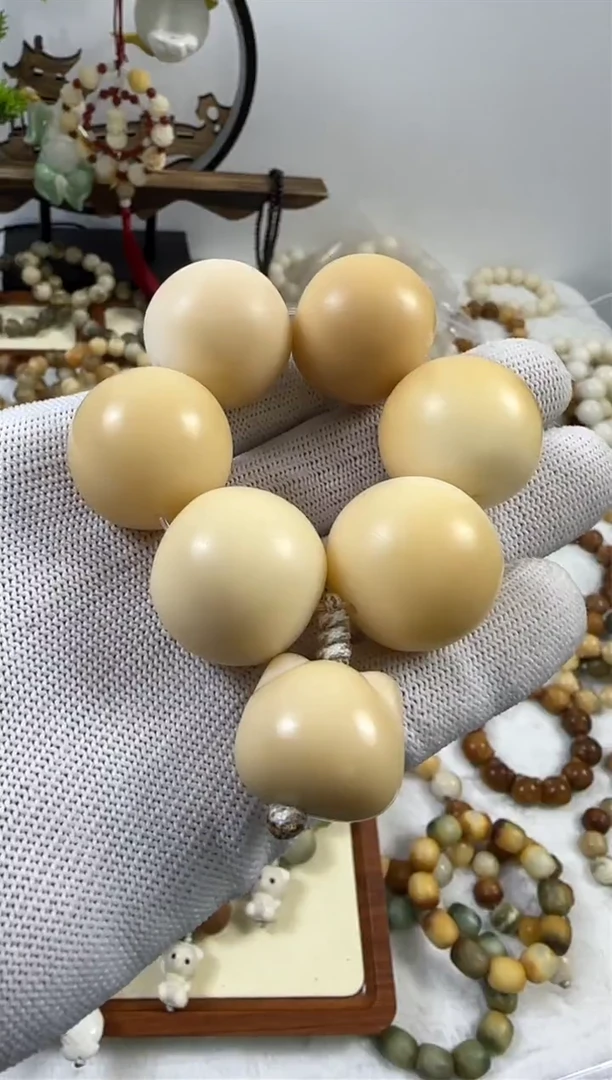 【闪购商品】白玉菩提吊坠24猫猫手捻