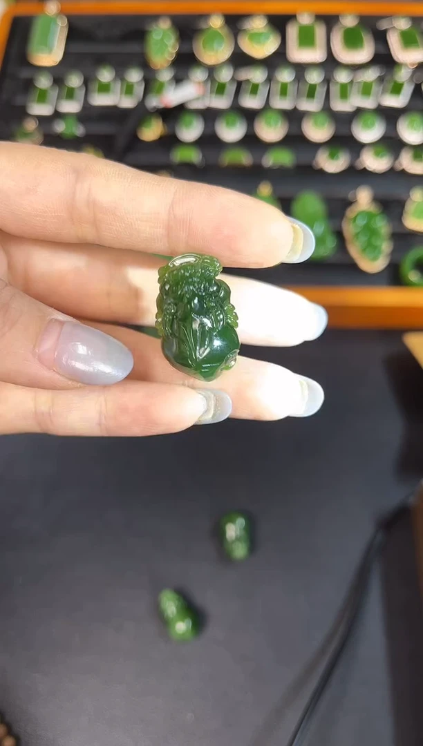 颈饰未镶嵌和田玉（碧玉）精品霸王貔貅