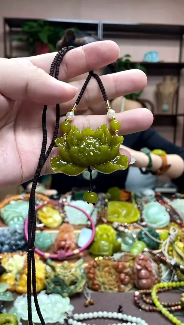未镶嵌岫玉吊坠多样性发货发其中之一