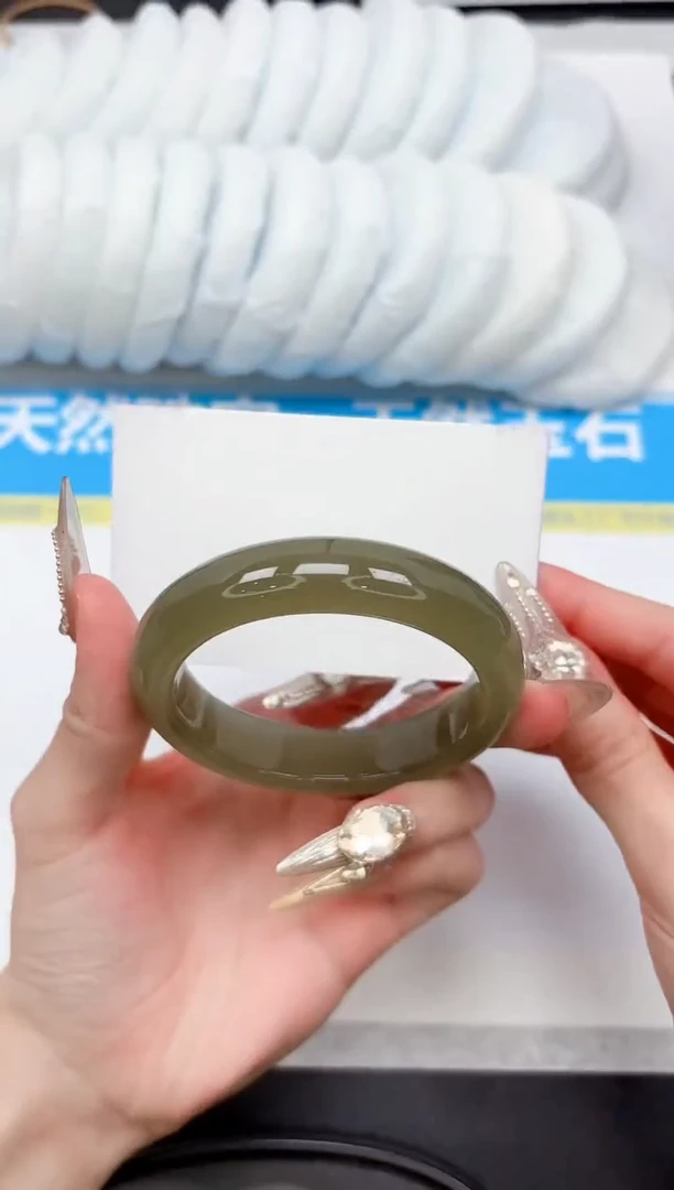 未镶嵌手镯石英质玉33-56.0