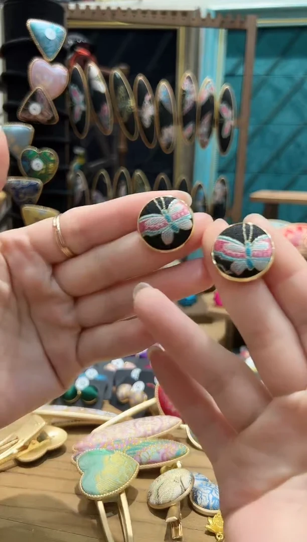 【闪购商品】【孤品2.19】粉蓝彩蝶大耳钉孤品