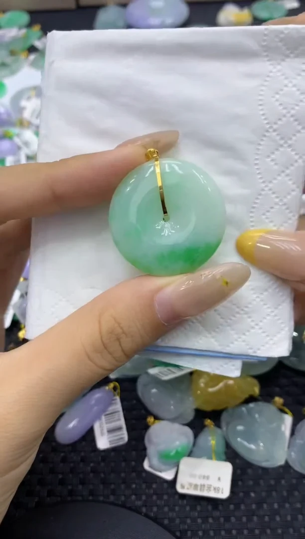 颈饰18K金镶嵌翡翠天然缅甸翡翠A货