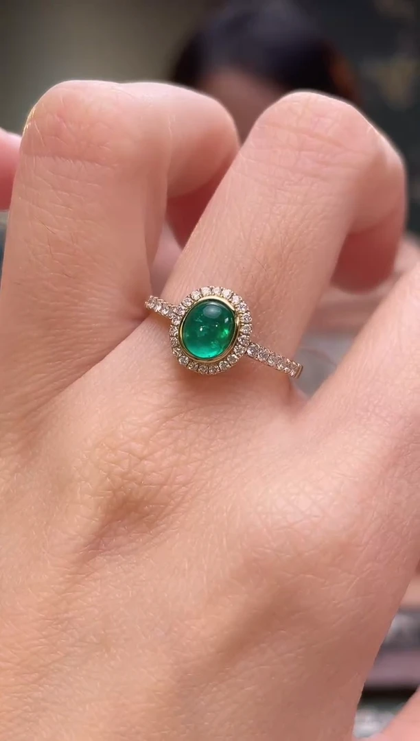18K金镶嵌戒指祖母绿阿富汗主石：0.80ct