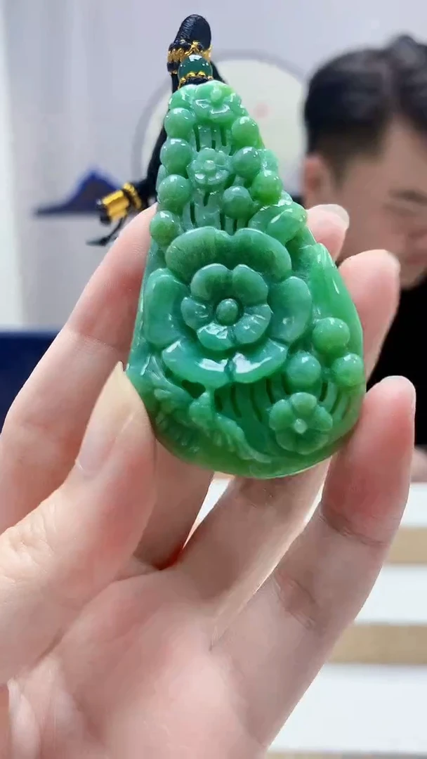 未镶嵌定制翡翠5060zm-毛货挂件29花牌