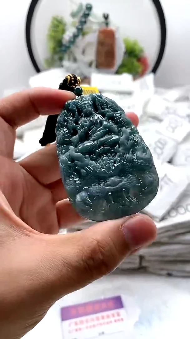 翡翠未镶嵌颈饰千手观音