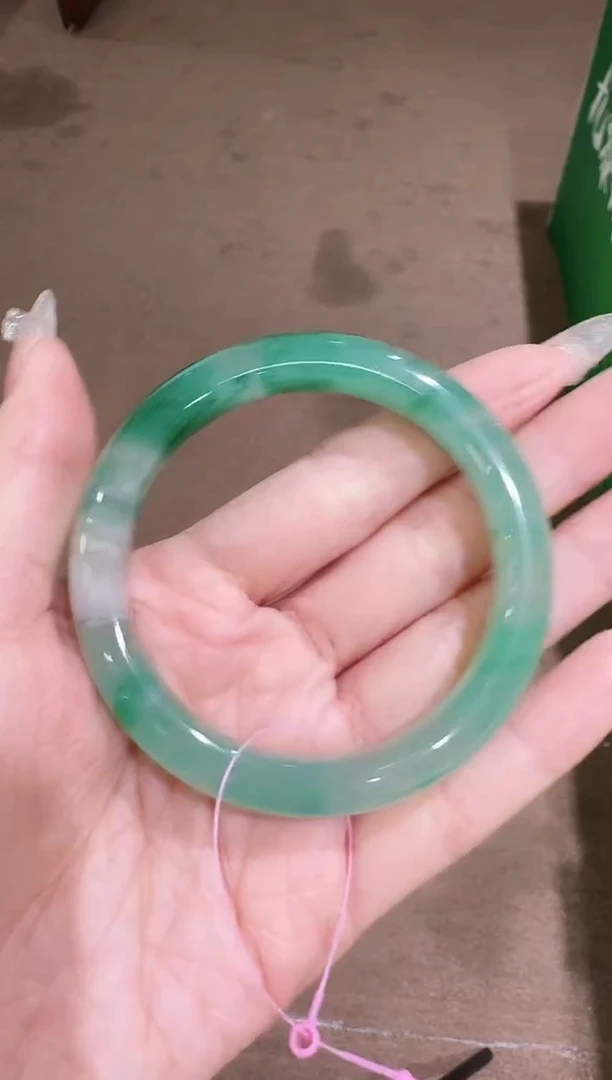 【闪购商品】石英质玉手镯未镶嵌1