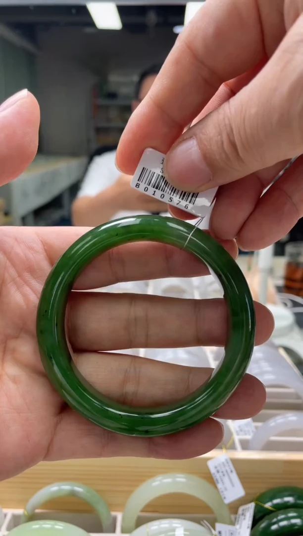 【闪购商品】和田玉手镯未镶嵌编码 0576圈口58