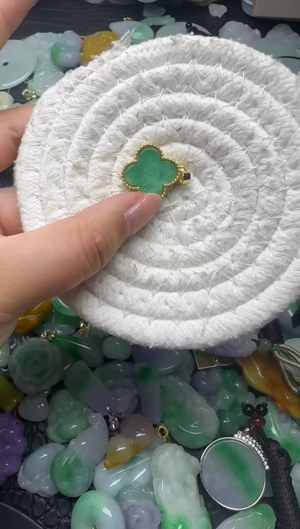 颈饰未镶嵌翡翠缅甸翡翠吊坠