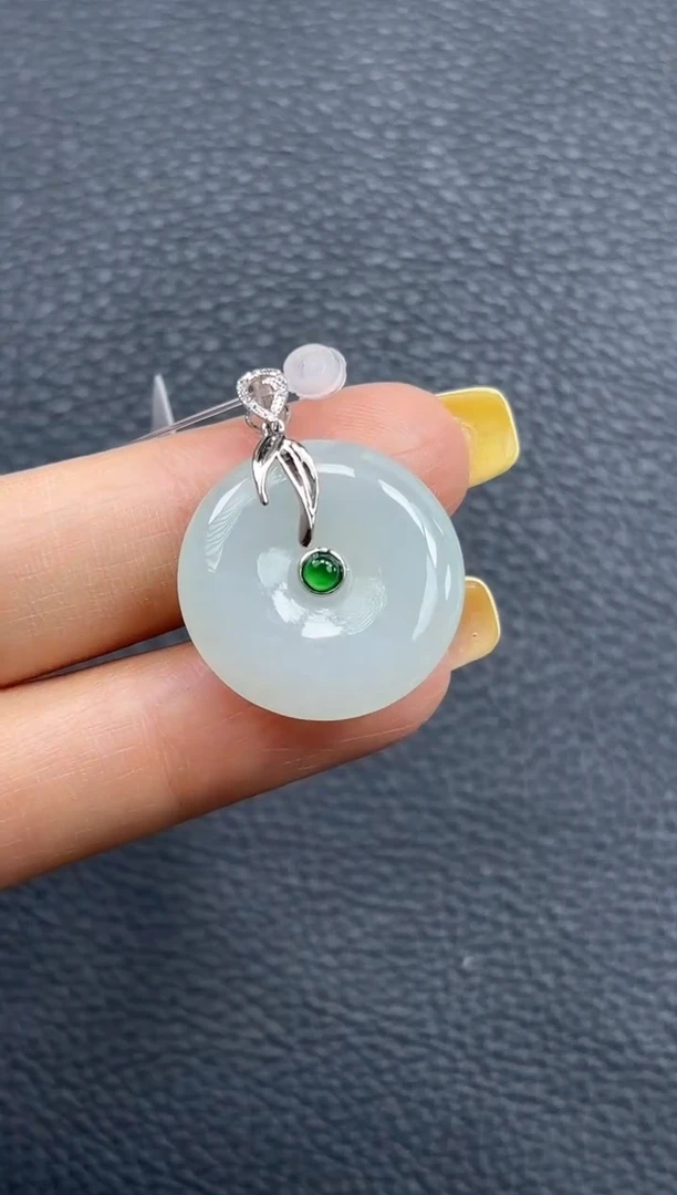 颈饰18K金镶嵌翡翠YM202-198-3-1平安扣