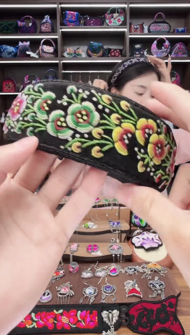 织绣A77蒙阿苏苗绣传承店