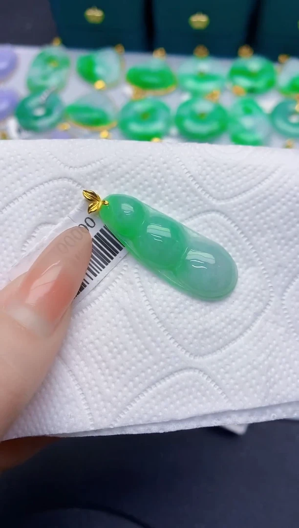 颈饰18K金镶嵌翡翠缅甸天然翡翠A货