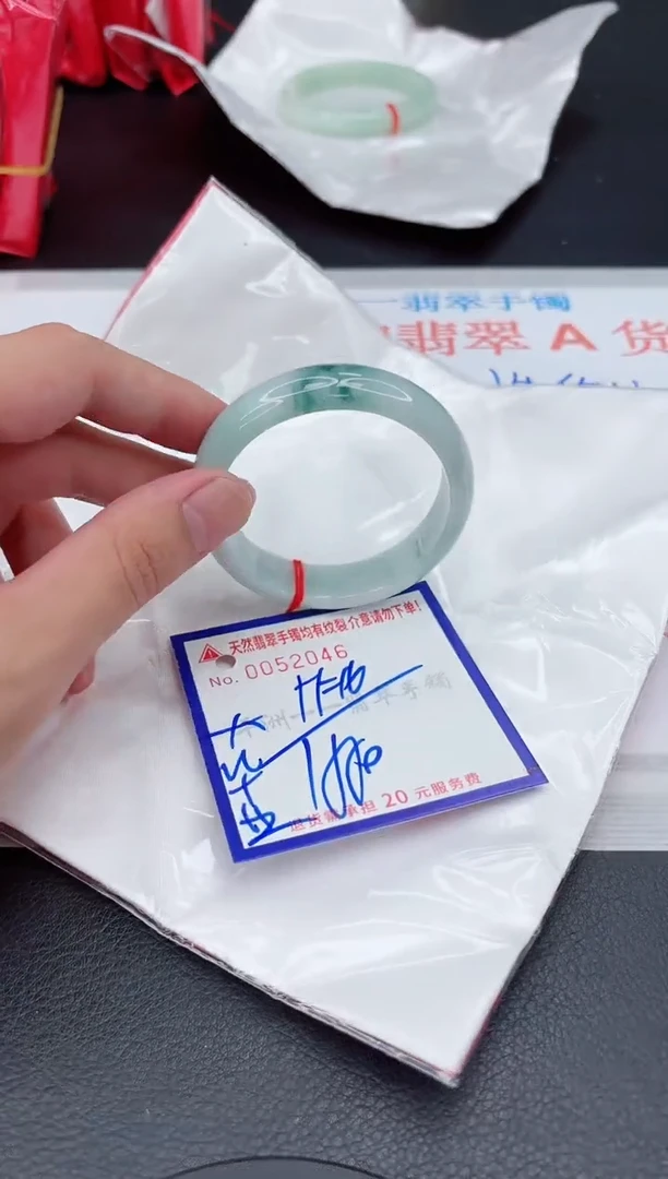 翡翠手镯未镶嵌1