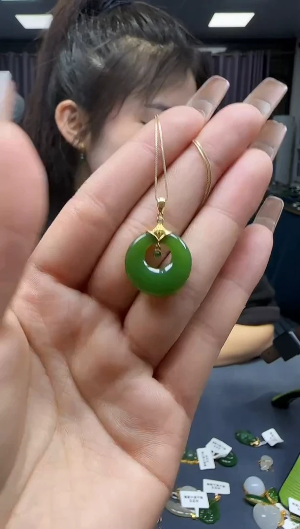 【闪购商品】和田玉挂件18K金镶嵌1