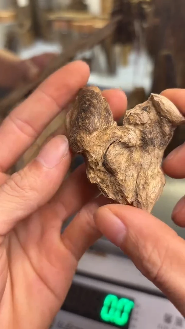 沉香沉香碎屑树根油6.5克