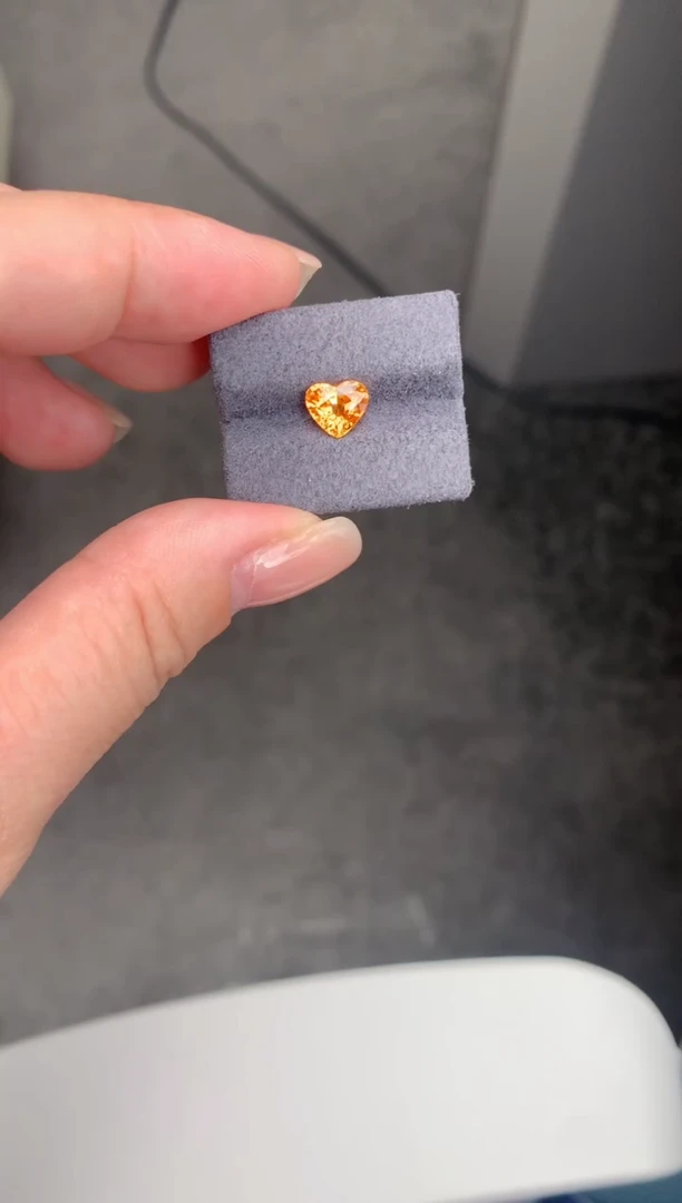 石榴石（芬达石）裸石未镶嵌1.6ct芬达石 GF