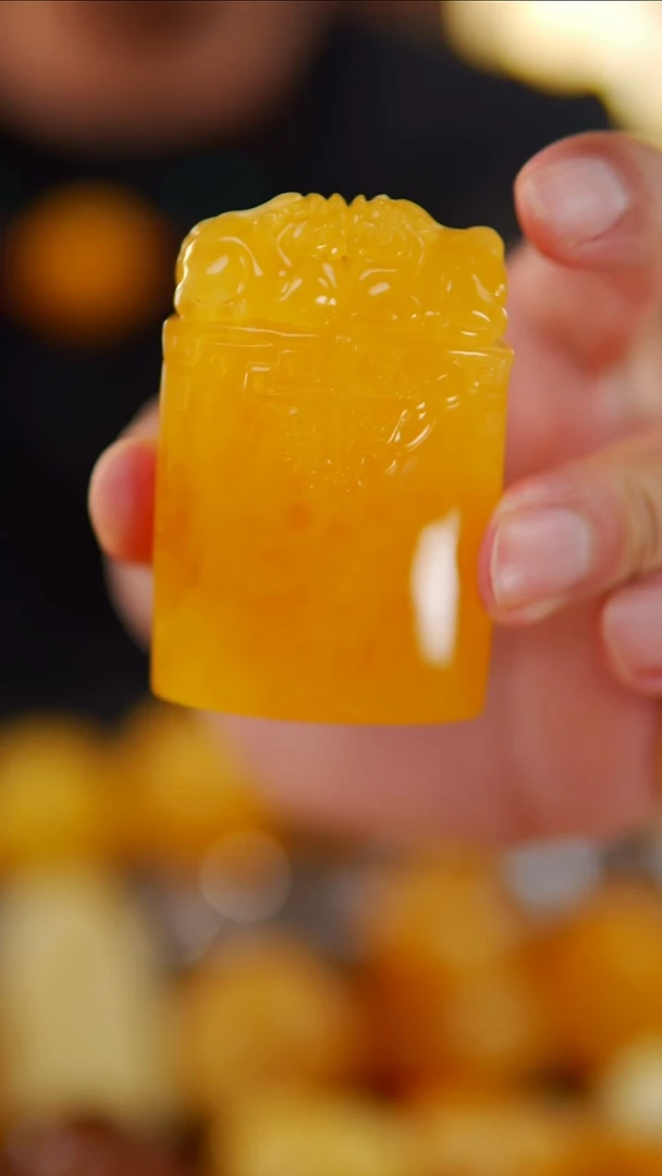 裸石琥珀未镶嵌仿古子冈牌52.62