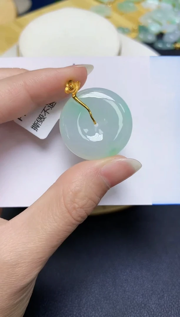 翡翠18K金镶嵌颈饰天然缅甸翡翠A货