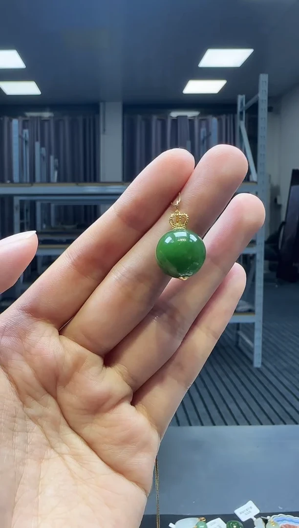 18K金镶嵌和田玉挂件 不含链