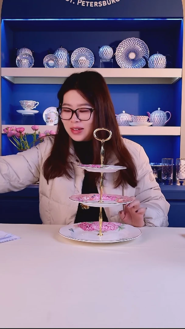 每天早上六点（三层甜品盘）