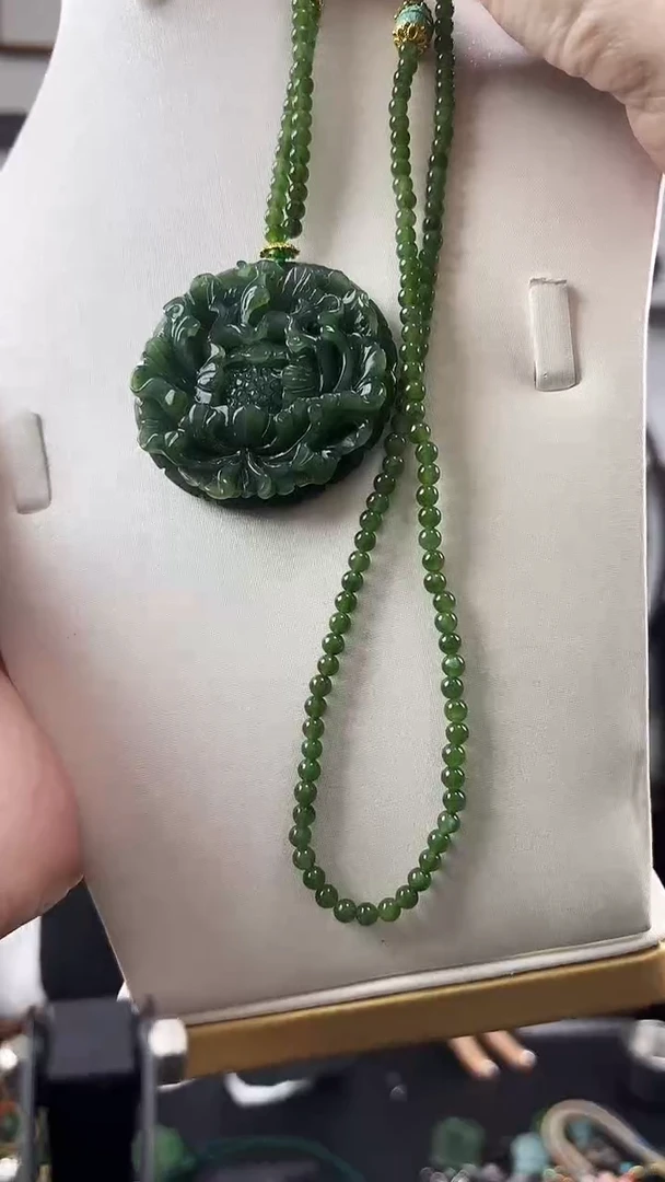 颈饰未镶嵌和田玉花