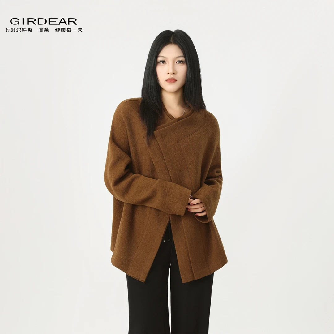GIRDEAR/哥弟纯色秋冬休闲风简约风毛呢外套时尚百搭流光风140080