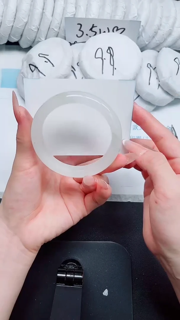 石英质玉手镯未镶嵌147-58