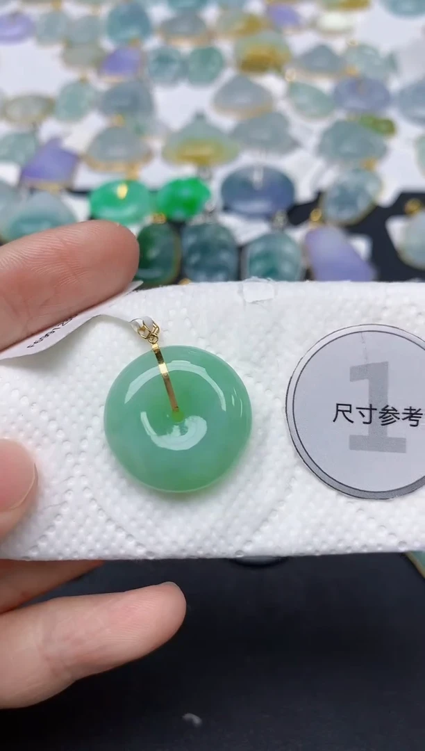 翡翠18K金镶嵌颈饰天然缅甸A货翡