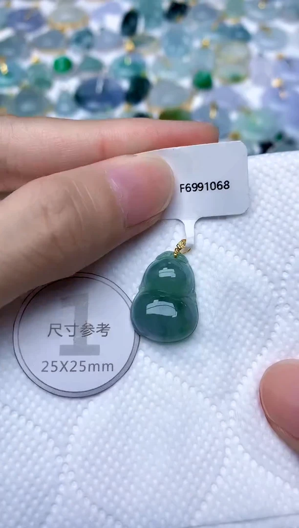 颈饰18K金镶嵌翡翠天然A货翡翠