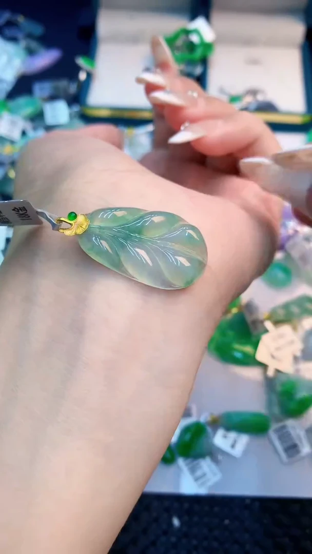 翡翠18K金镶嵌吊坠(不含链)1