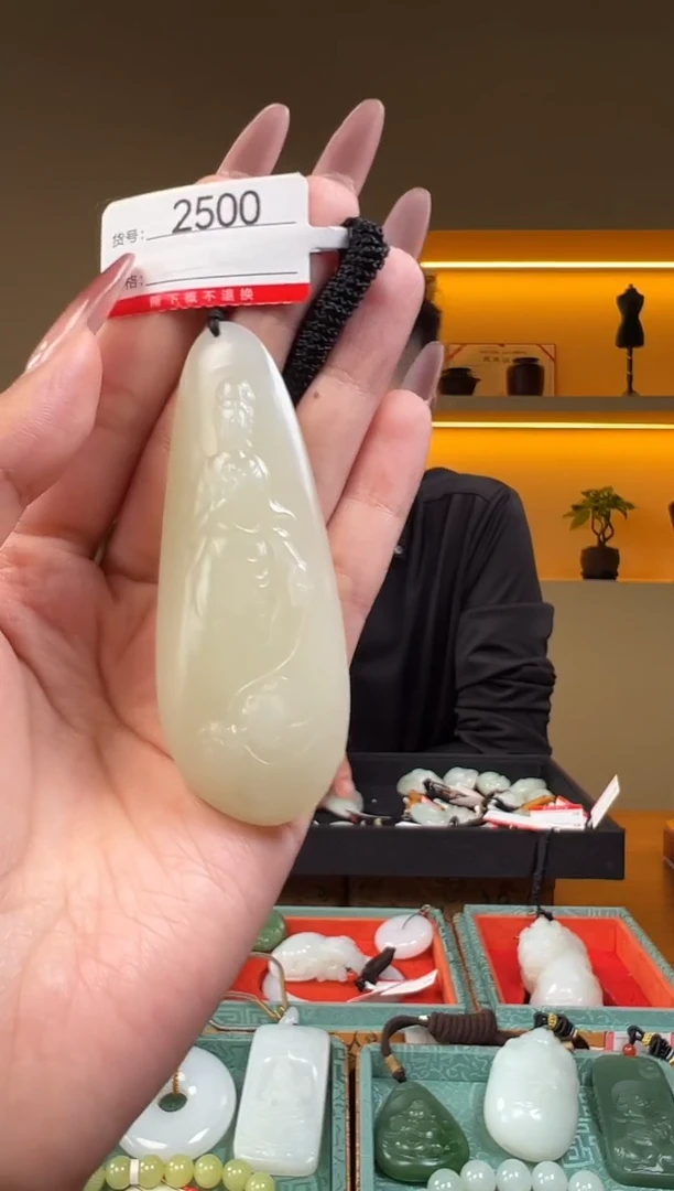 颈饰未镶嵌和田玉1