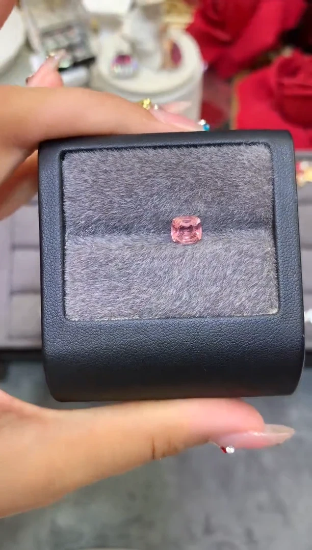 未镶嵌裸石定制尖晶石枕型 帕帕色调 1.39ct