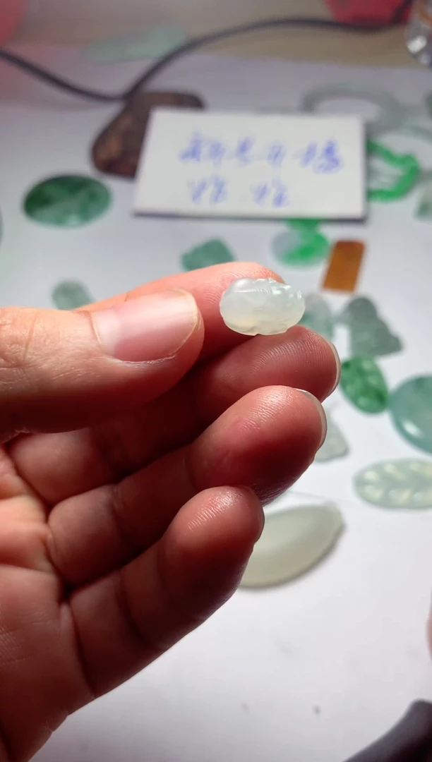 定制翡翠未镶嵌吊坠