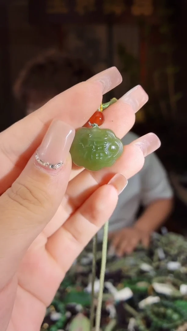 和田玉未镶嵌颈饰拍一发一