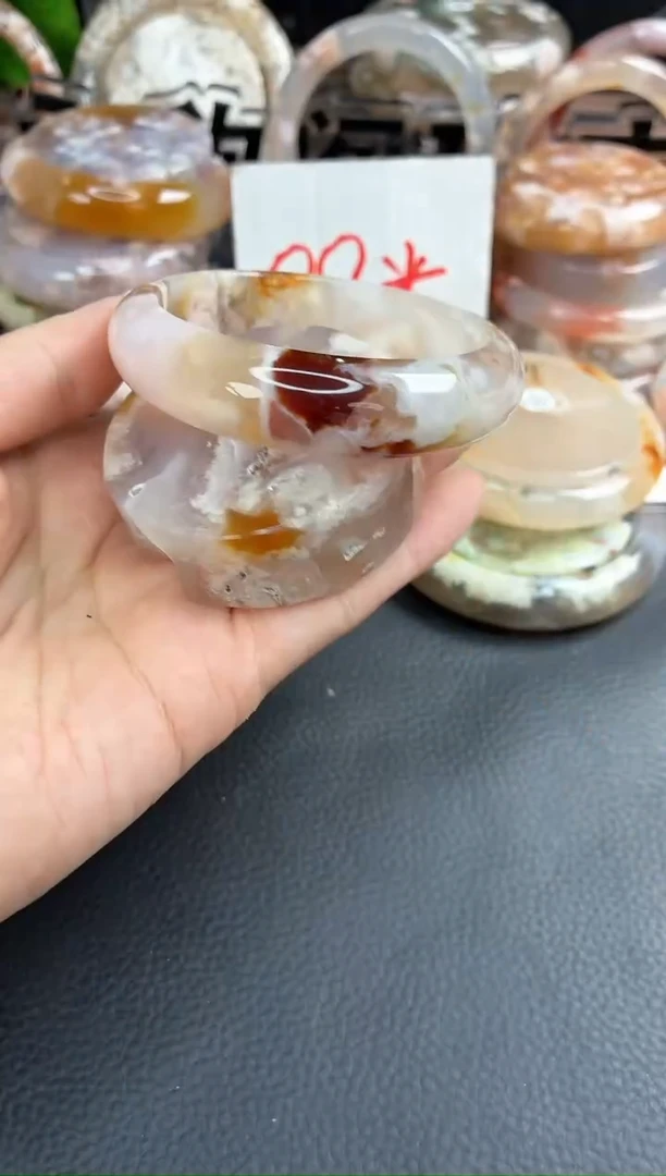 未镶嵌手镯（圆镯）石英质玉55