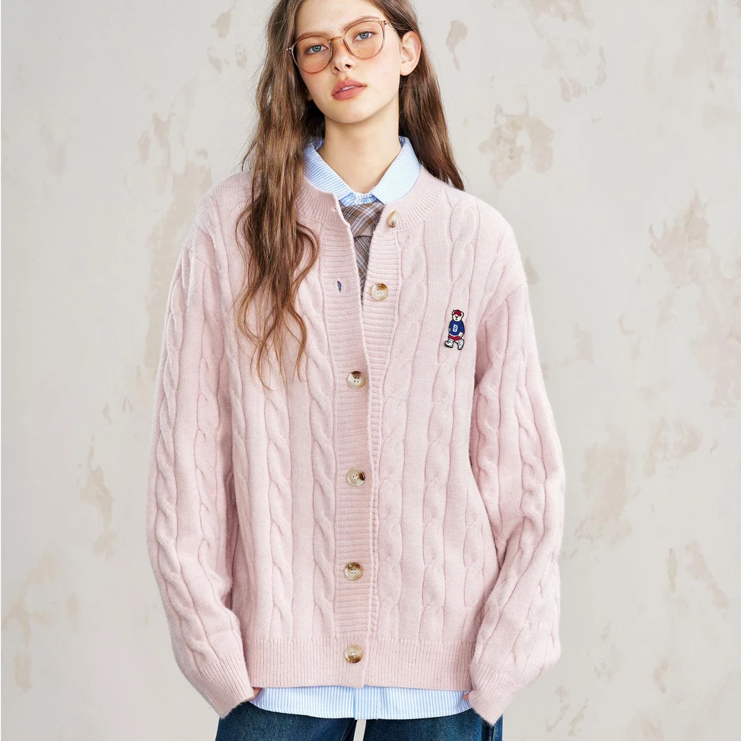 炽铂2025新款粉色绞花针织开衫女秋冬设计感小众毛衣外搭休闲上衣