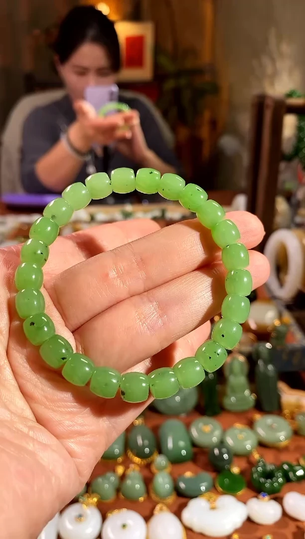 未镶嵌手链和田玉提**休.