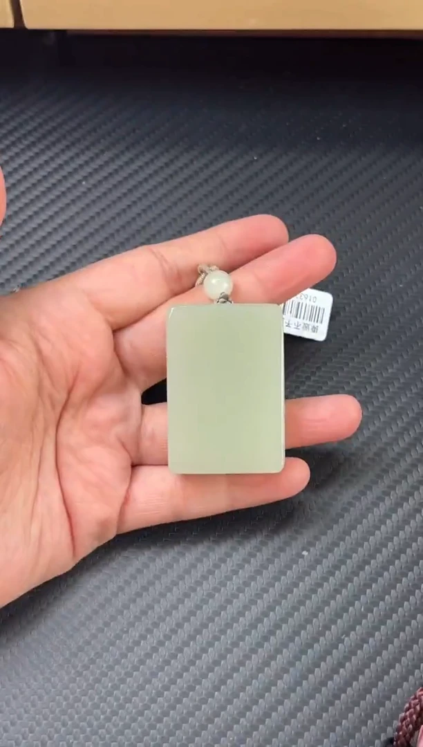 吊坠(赠链)未镶嵌和田玉且末迪克兰二细微色差吊坠m