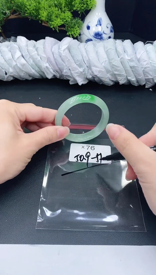 未镶嵌手镯翡翠76