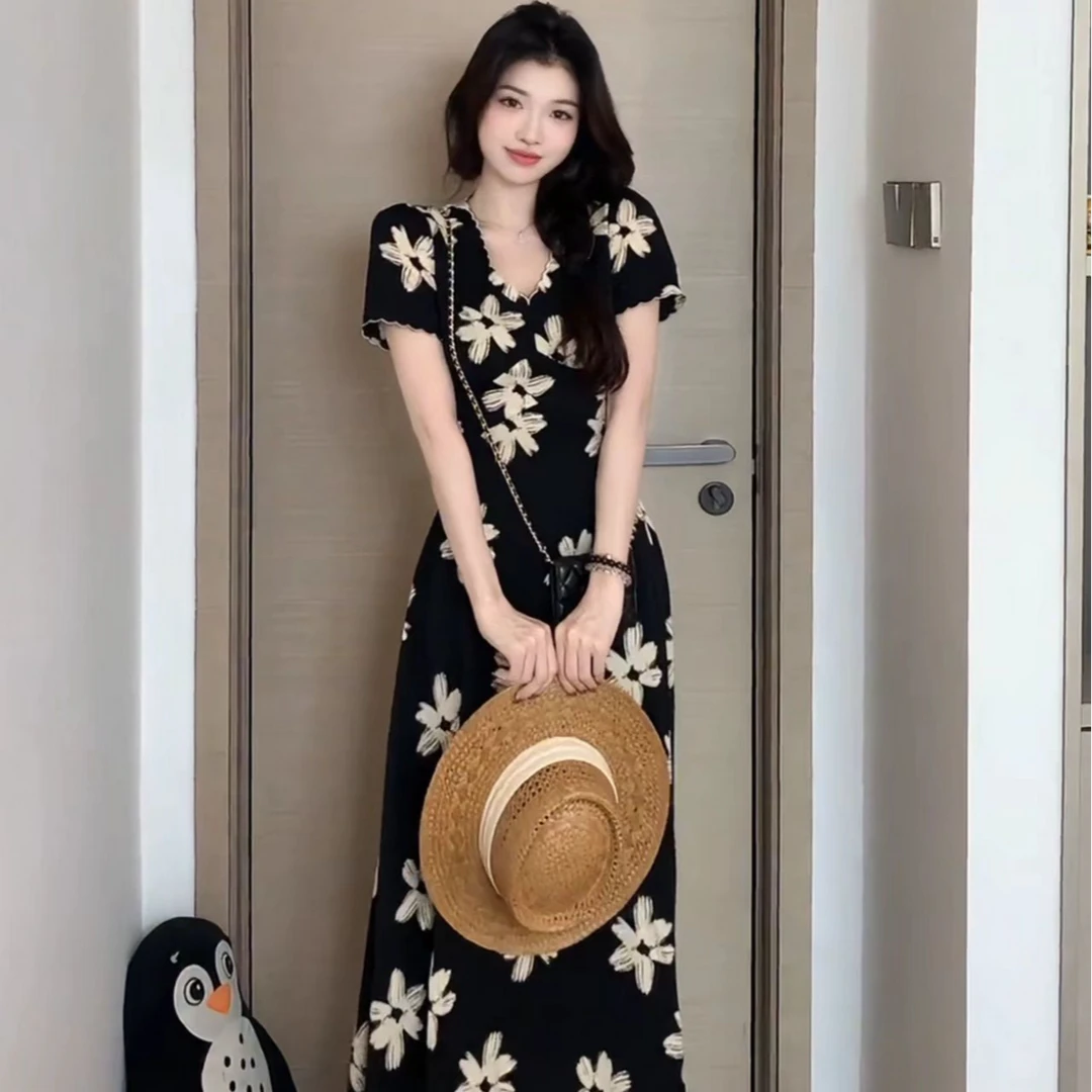 （破价清）法式V领碎花黑色连衣裙女夏季新款收腰显瘦短袖a字裙1926