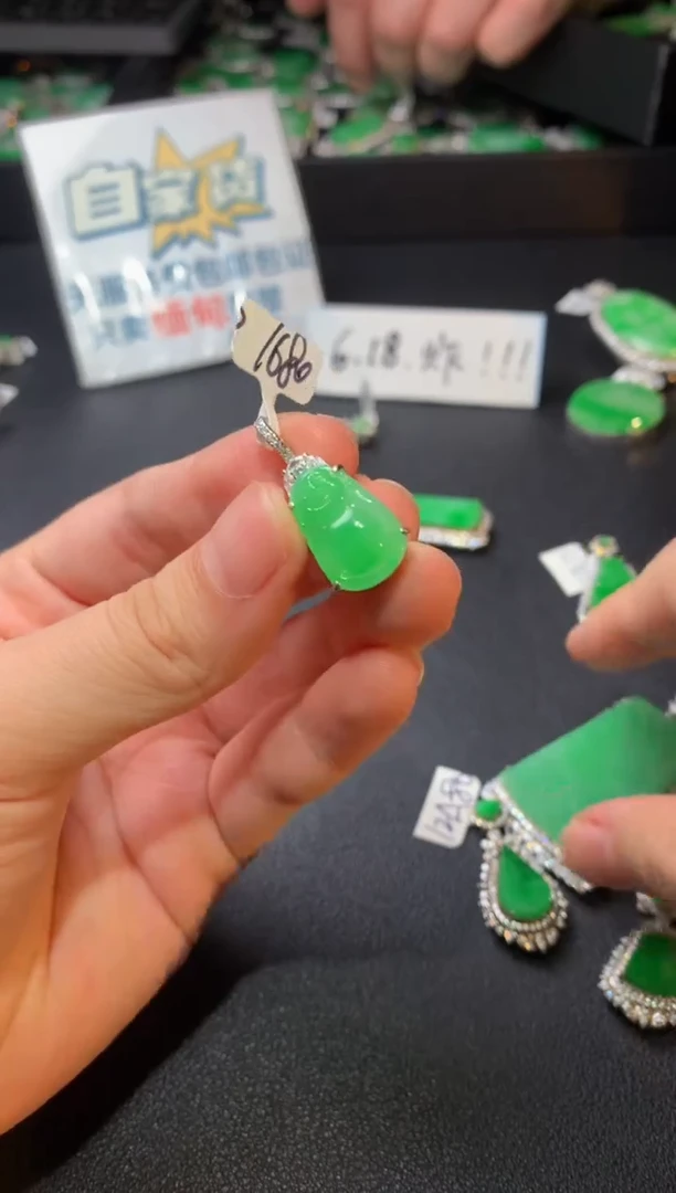 翡翠银S925镶嵌颈饰翡翠