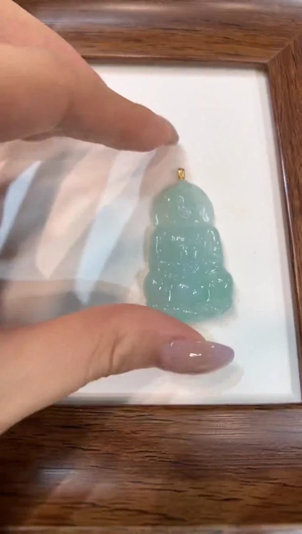 颈饰18K金镶嵌翡翠观音