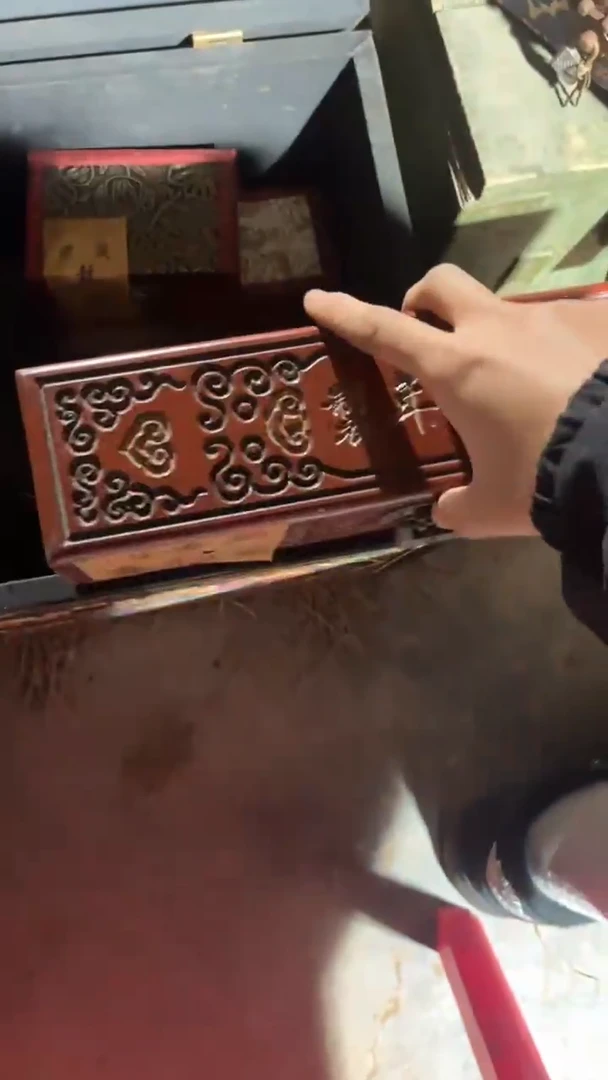 香榧木（1个闷包红色雕刻小盒子）