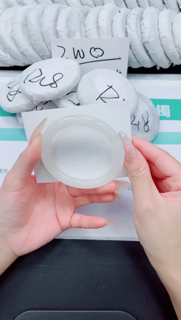 石英质玉手镯未镶嵌108-56.7