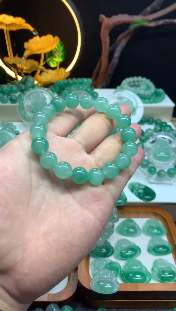 石英质玉（非洲翠）手串未镶嵌卡12珠串