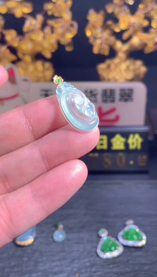 翡翠未镶嵌颈饰
