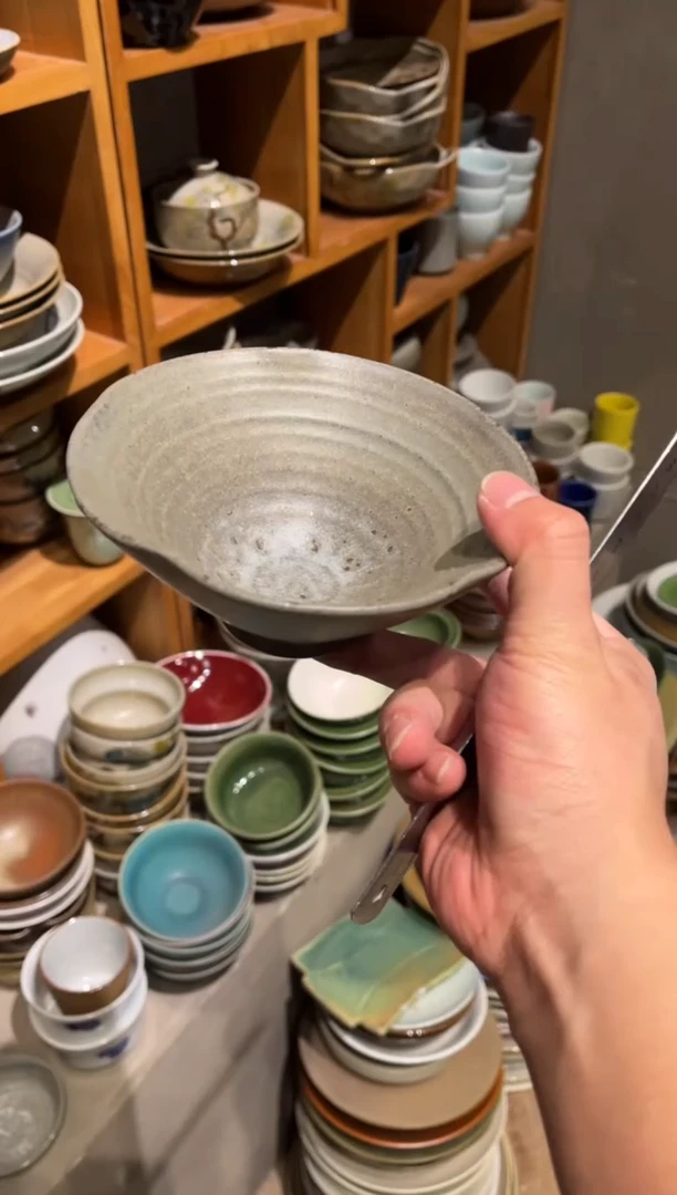 【闪购商品】瓷片787 灰色花瓣斗笠米饭碗1个