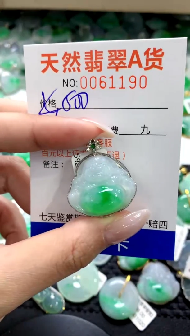 翡翠18K金镶嵌颈饰1111111111111111